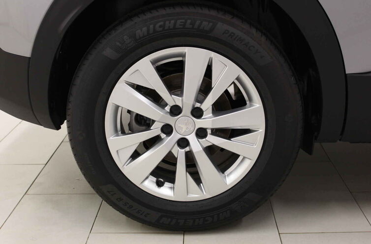 PEUGEOT 3008 SUV Essence