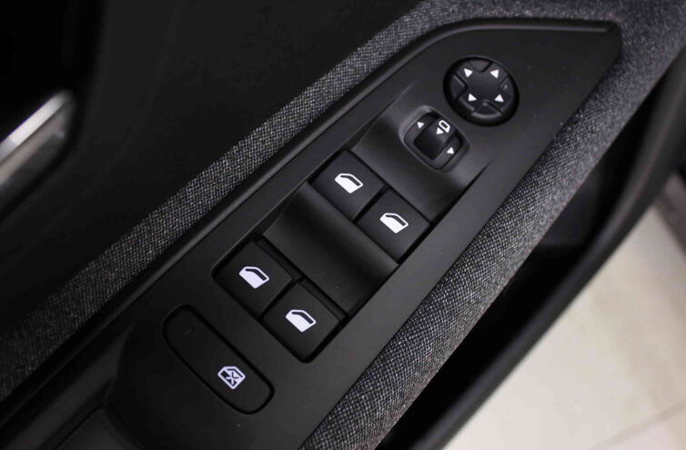 PEUGEOT 3008 SUV Essence