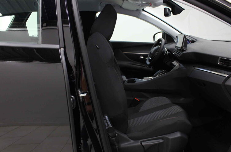 PEUGEOT 3008 SUV Essence