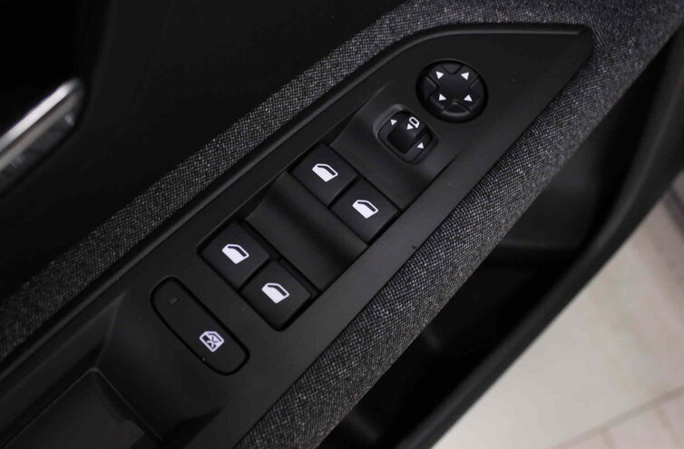 PEUGEOT 3008 SUV Essence