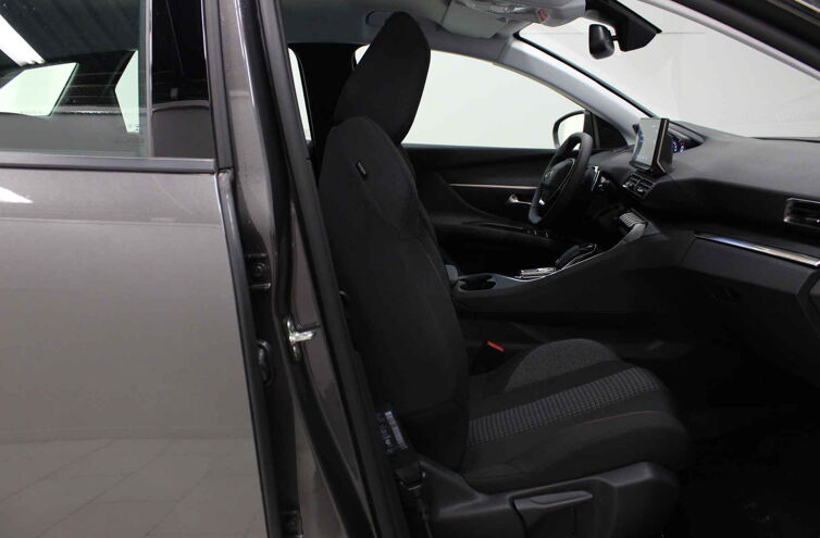 PEUGEOT 3008 SUV Essence