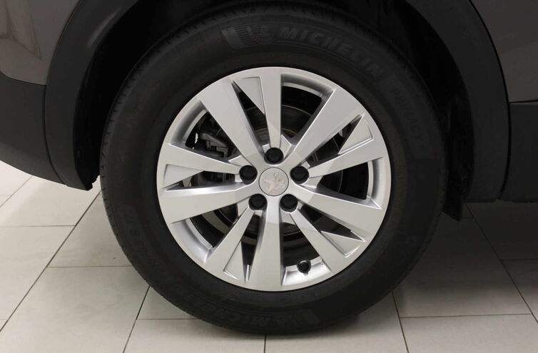 PEUGEOT 3008 SUV Essence