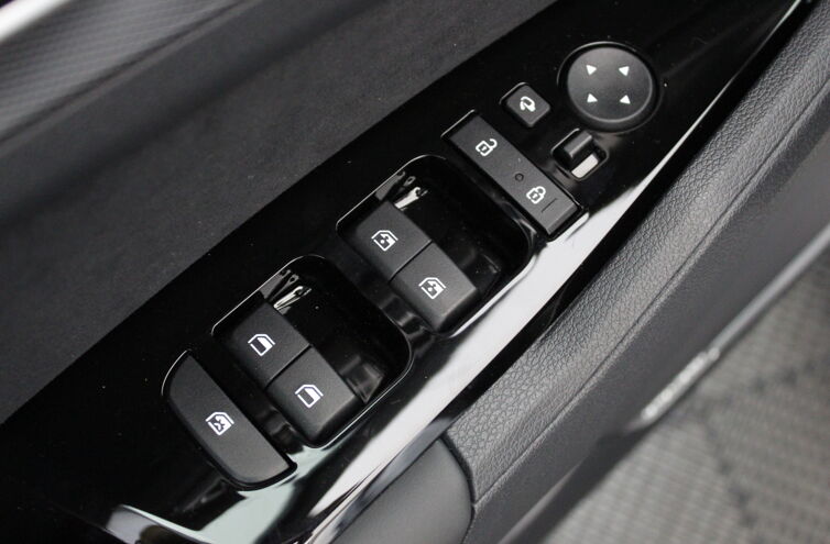 KIA Sportage Nouveau SUV Hybride rechargeable Essence