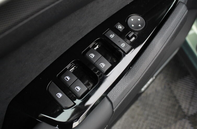 KIA Sportage Nouveau SUV Hybride rechargeable Essence