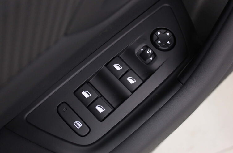 PEUGEOT 508 Berline Hybride rechargeable Essence