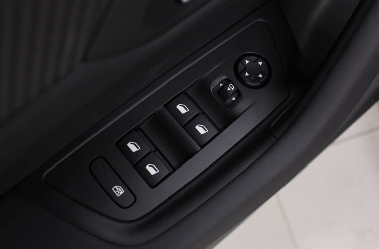 PEUGEOT 508 Berline Hybride rechargeable Essence