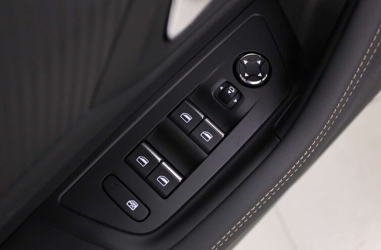 PEUGEOT 508 Berline Hybride rechargeable Essence