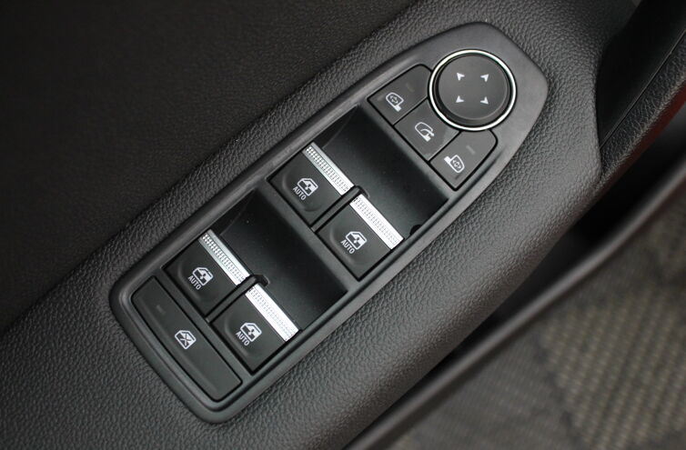 RENAULT Captur SUV Essence Hybride rechargeable