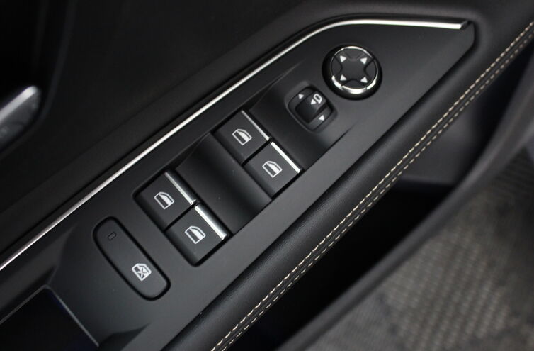 PEUGEOT 5008 SUV Diesel