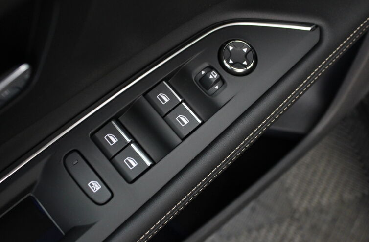 PEUGEOT 5008 SUV Diesel