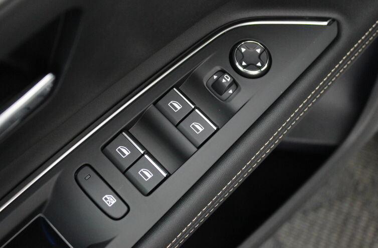 PEUGEOT 5008 SUV Diesel
