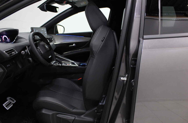 PEUGEOT 5008 SUV Essence