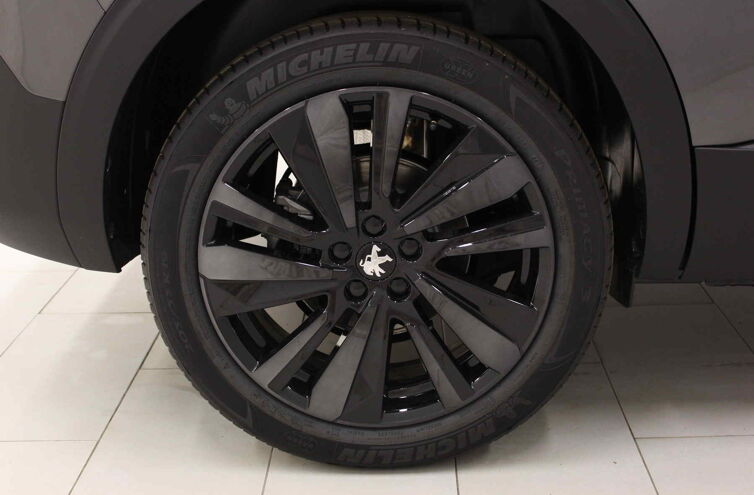 PEUGEOT 5008 SUV Essence