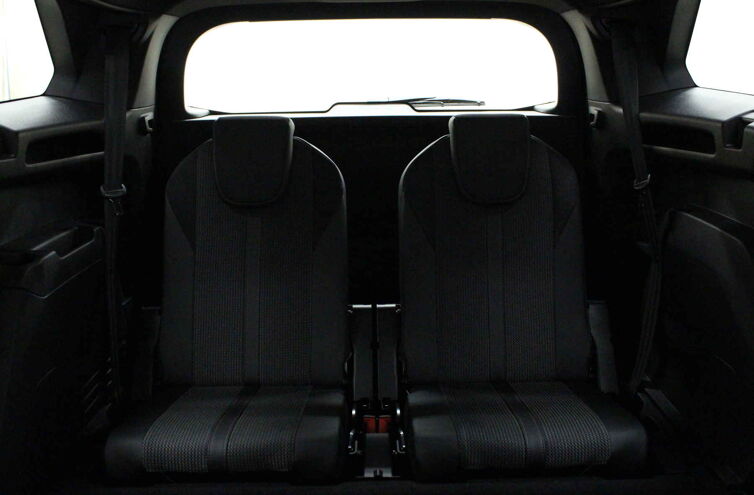 PEUGEOT 5008 SUV Essence
