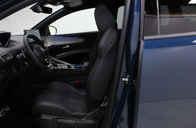 PEUGEOT 5008 SUV Essence