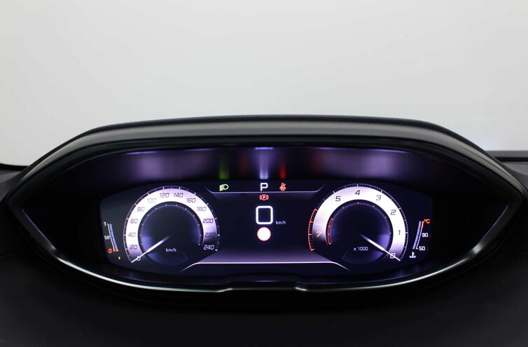 PEUGEOT 5008 SUV Essence