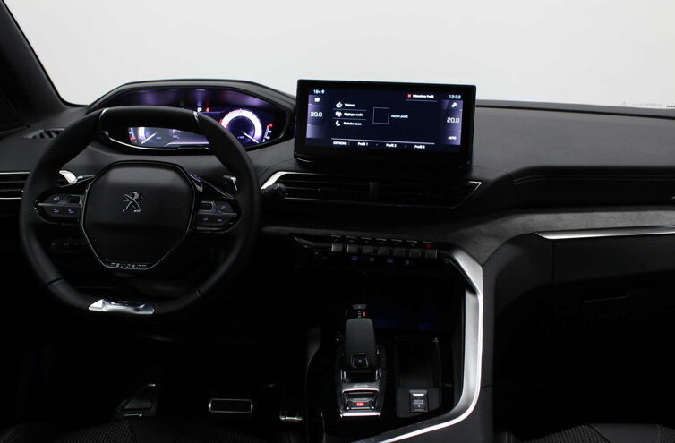 PEUGEOT 5008 SUV Essence