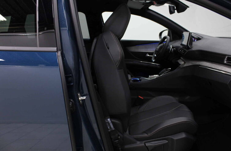 PEUGEOT 5008 SUV Essence