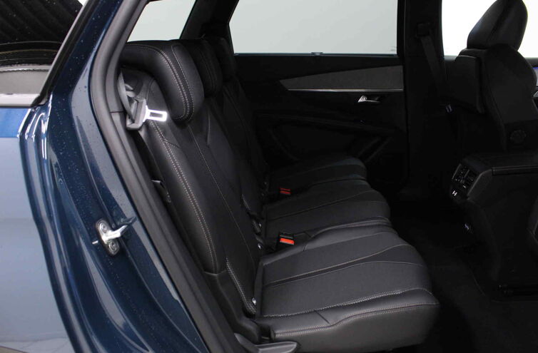 PEUGEOT 5008 SUV Essence