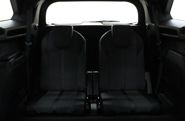 PEUGEOT 5008 SUV Essence