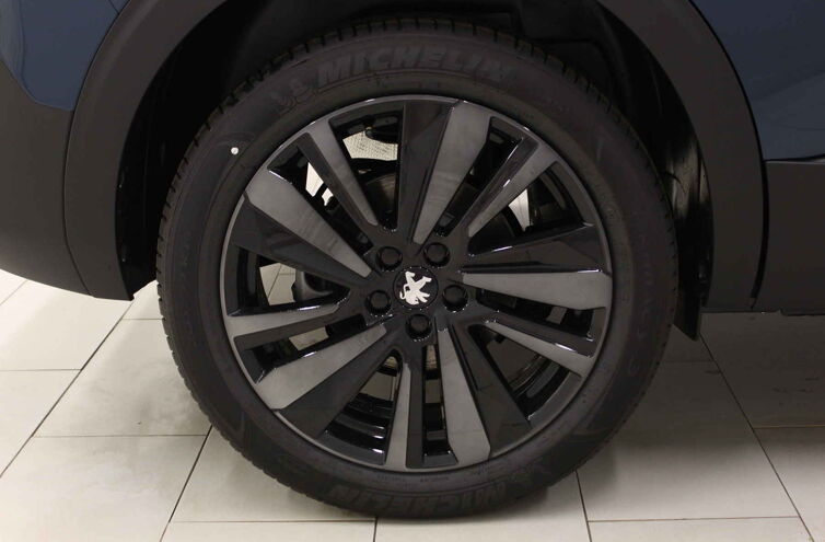 PEUGEOT 5008 SUV Essence