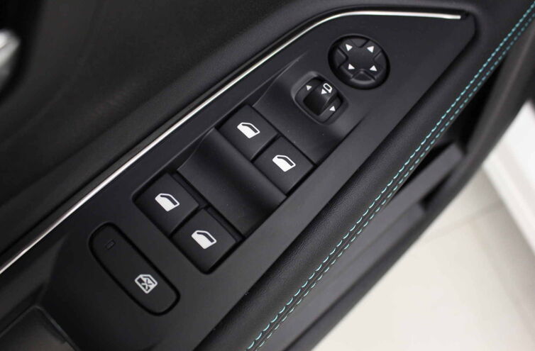 PEUGEOT 5008 SUV Diesel