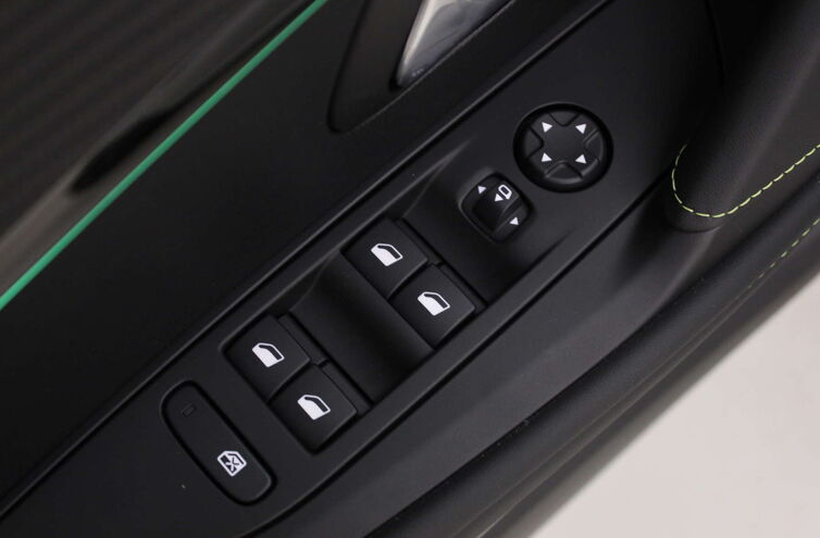 PEUGEOT 208 Citadine Essence