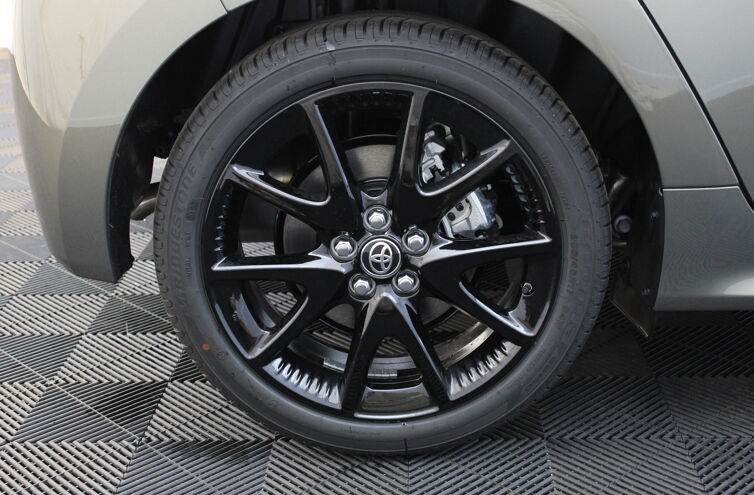 TOYOTA Yaris Berline Hybride Essence