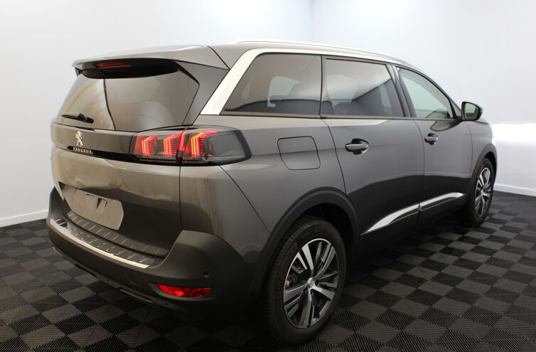 PEUGEOT 5008 SUV Essence