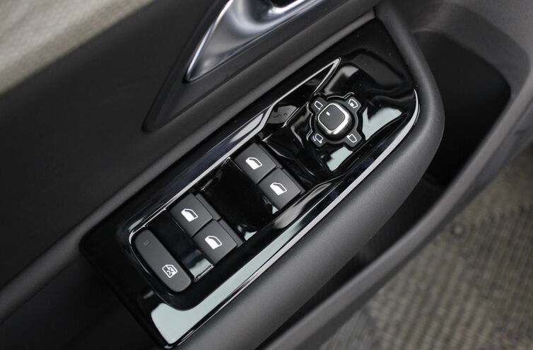 CITROEN C5 X Berline Hybride rechargeable Essence