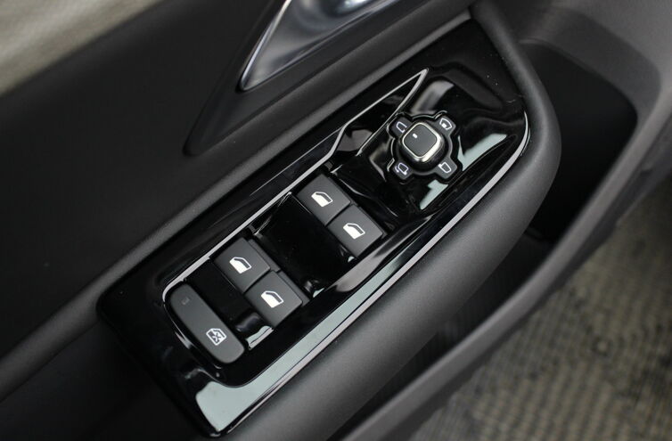 CITROEN C5 X Berline Hybride rechargeable Essence