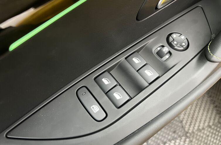 PEUGEOT 208 Citadine Essence