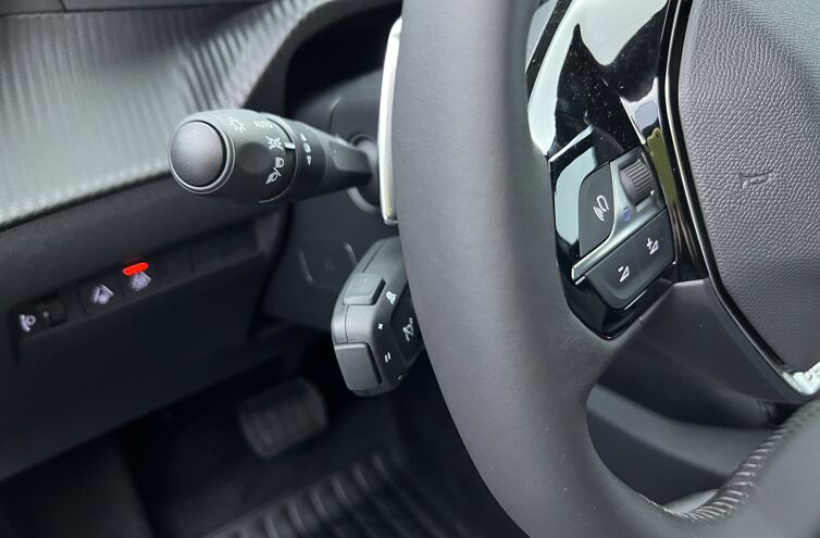 PEUGEOT 2008 SUV Essence