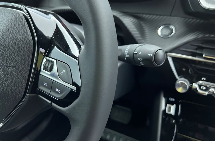 PEUGEOT 2008 SUV Essence