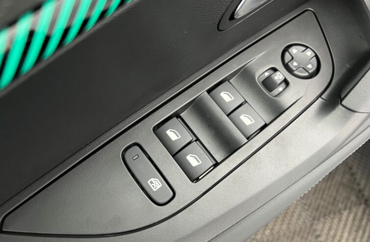 PEUGEOT 2008 SUV Essence