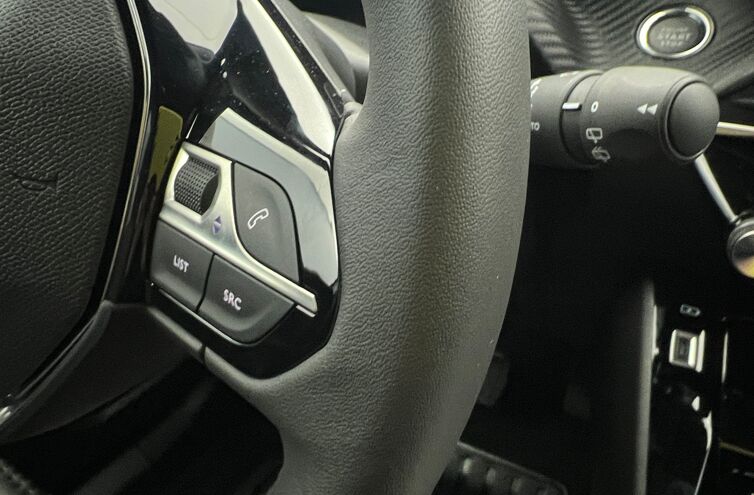 PEUGEOT 2008 SUV Essence