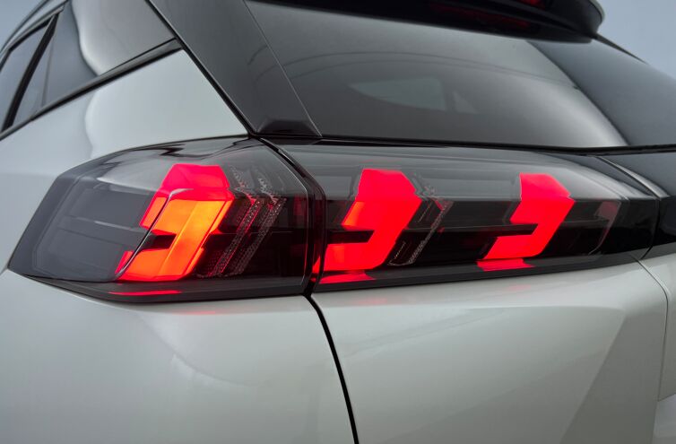 PEUGEOT 2008 SUV Essence