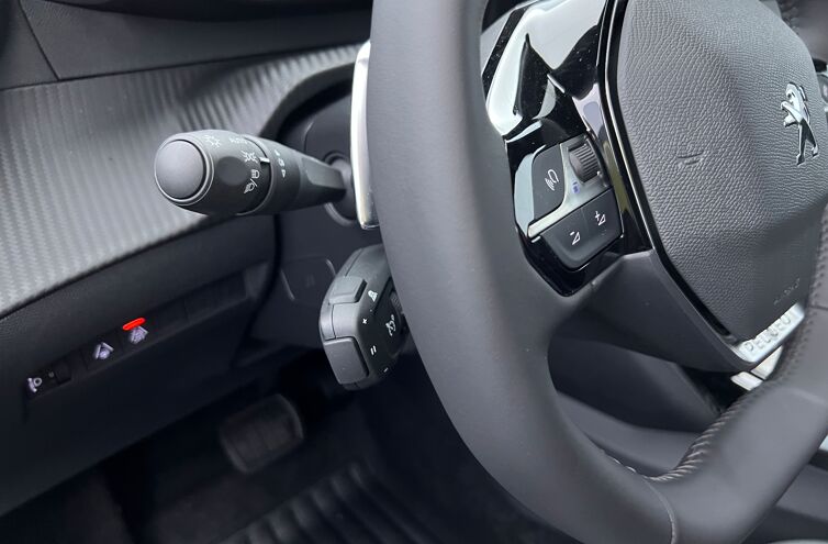PEUGEOT 2008 SUV Essence