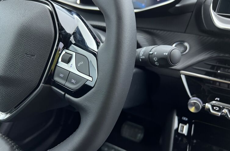 PEUGEOT 2008 SUV Essence