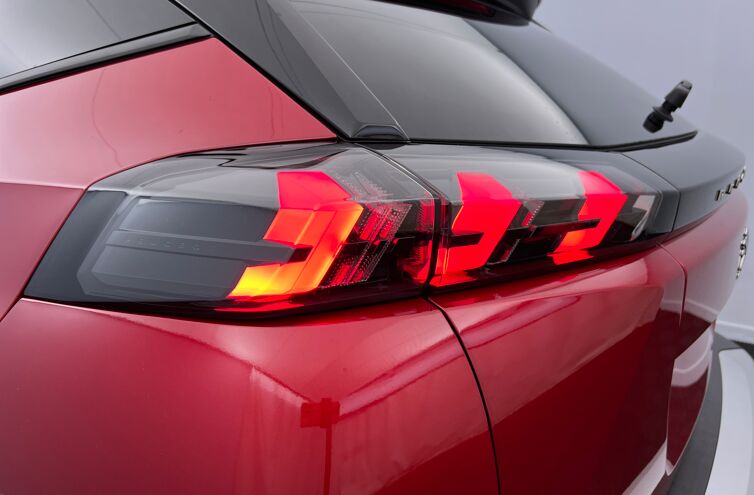 PEUGEOT 2008 SUV Essence