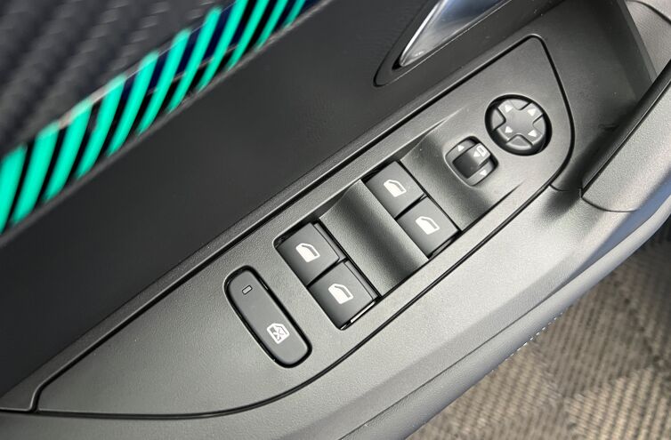 PEUGEOT 2008 SUV Essence