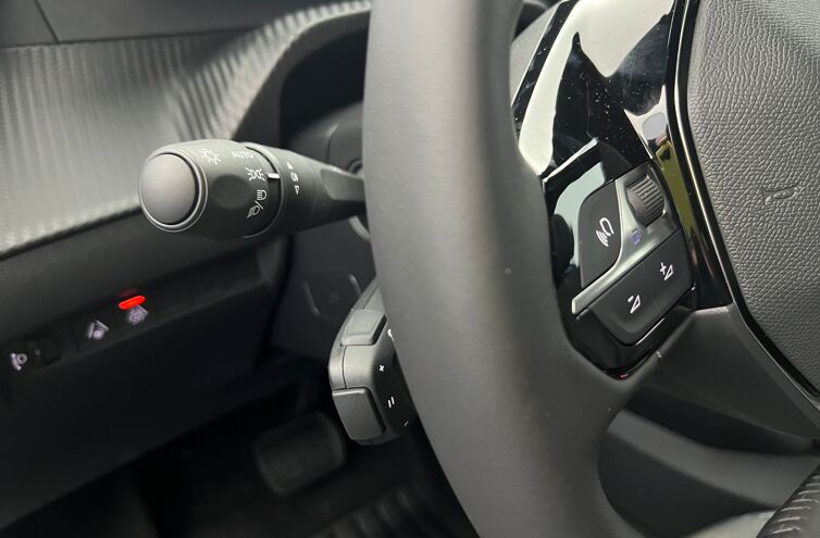 PEUGEOT 2008 SUV Essence