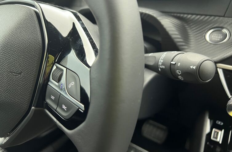 PEUGEOT 2008 SUV Essence