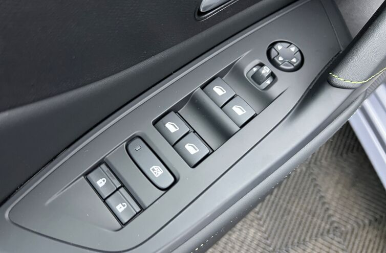 PEUGEOT 308 Berline Essence