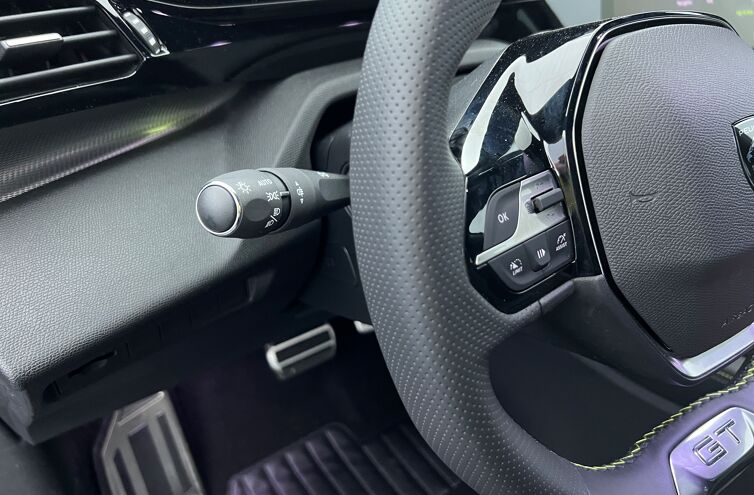 PEUGEOT 308 Berline Essence