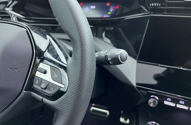 PEUGEOT 308 Berline Essence