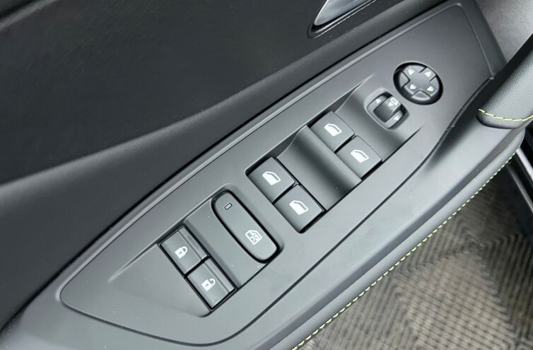 PEUGEOT 308 Berline Essence