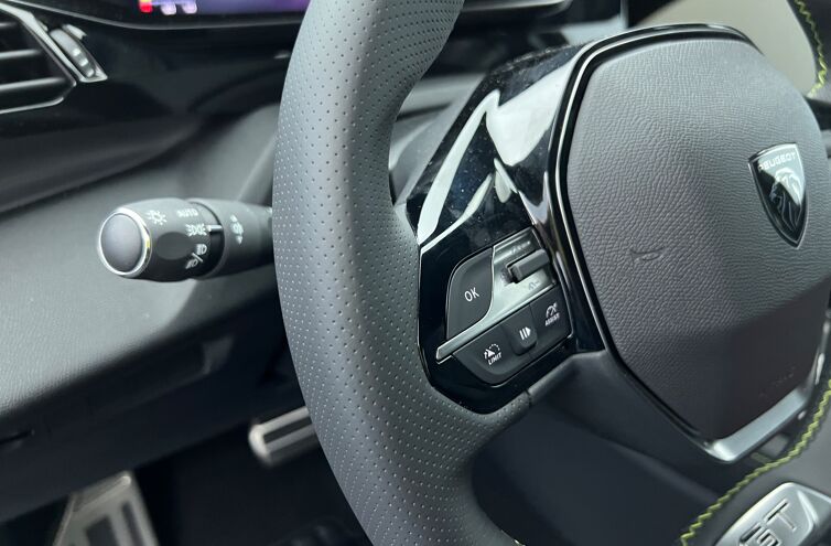 PEUGEOT 308 Berline Essence
