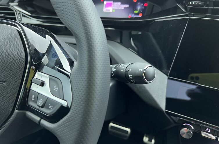 PEUGEOT 308 Berline Essence