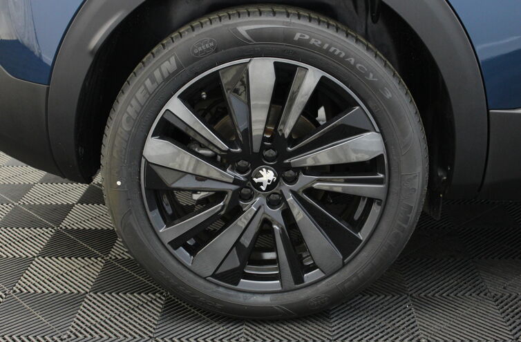 PEUGEOT 3008 SUV Essence